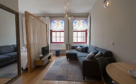 Charm In C - Porto Center Apartment
